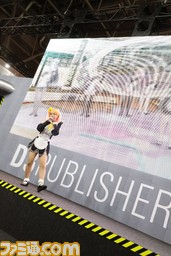 ホストガール姿の後藤邑子さんがサプライズ登場! “ドリームクラブ パフォーマーズ”が『EDF: IRON RAIN』にチャレンジ【TGS2018】_06