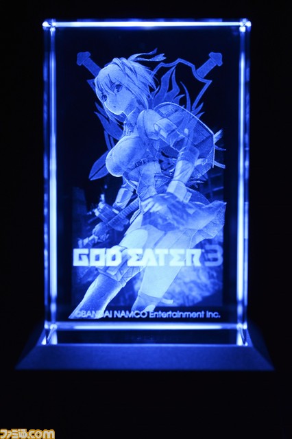 『GOD EATER 3』ファミ通DXパック、板倉耕一氏描き下ろしイラストを使用したポスターなどを公開_02