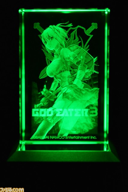 『GOD EATER 3』ファミ通DXパック、板倉耕一氏描き下ろしイラストを使用したポスターなどを公開_04