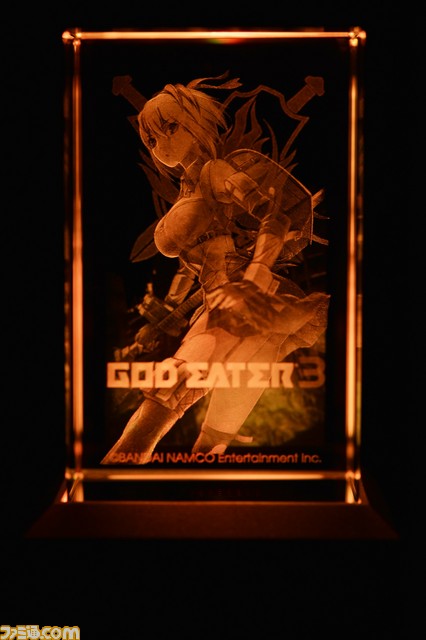 『GOD EATER 3』ファミ通DXパック、板倉耕一氏描き下ろしイラストを使用したポスターなどを公開_03