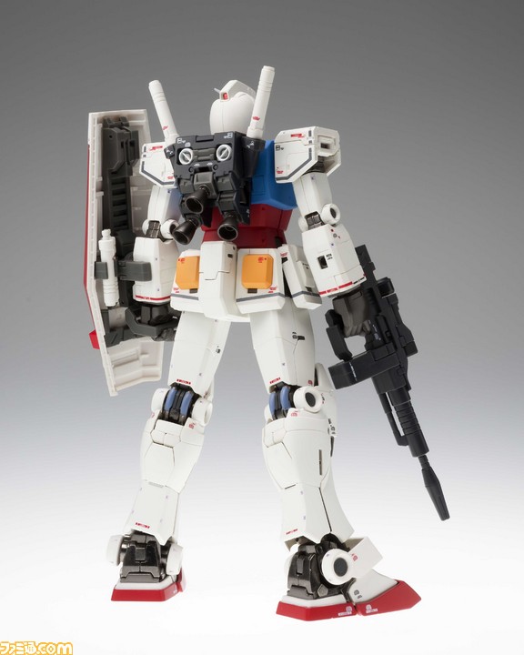 2,640万円モデルも、「機動戦士ガンダム」RX-78-2ガンダム＆シャア専用ザクIIが純金像に - 価格.com