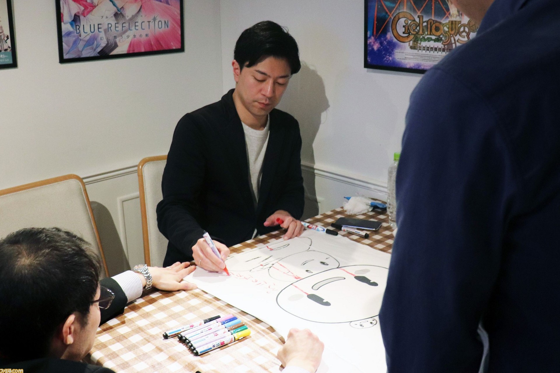 ガストと岸田メル氏のタッグは今後も続く ルルアのアトリエ 発売記念サイン会にて 貴重な発言 と テキトーな絵 が飛び出す ファミ通 Com ガストと岸田メル氏のタッグは今後も続く ルルアのアトリエ 発売記念サイン会にて 貴重な発言 と テキトーな絵 が飛び出す ファミ通 Com