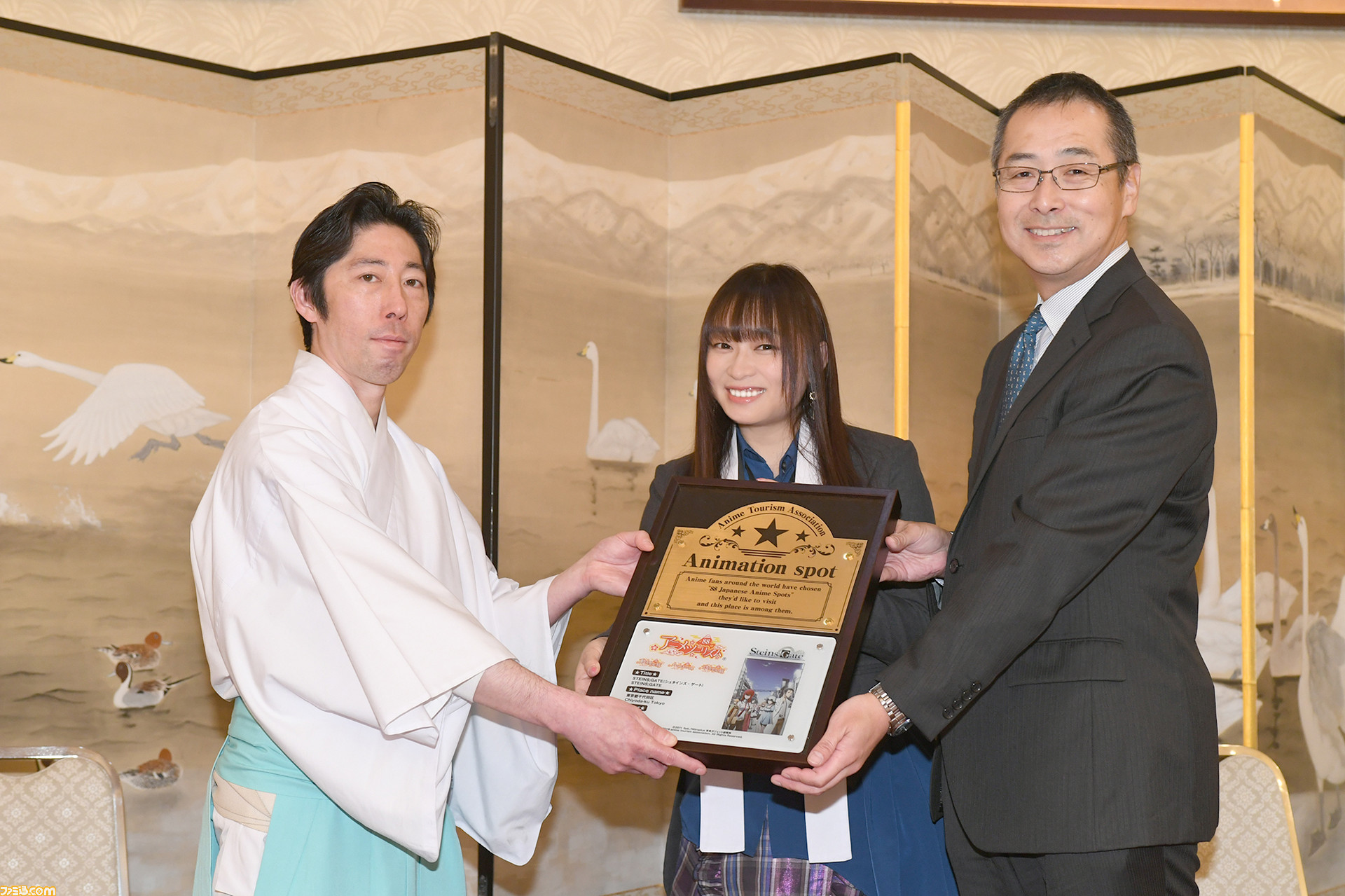 今井麻美さんが出席した シュタインズ ゲート アニメ聖地認定プレート贈呈式の模様をリポート ファミ通 Com 今井麻美さんが出席した シュタインズ ゲート アニメ聖地認定プレート贈呈式の模様をリポート ファミ通 Com