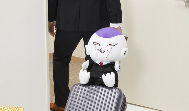 【理想の上司】フリーザ様と華麗にPC作業ができる！ ビジネススーツ姿のぬいぐるみ＆アームレストが登場_11