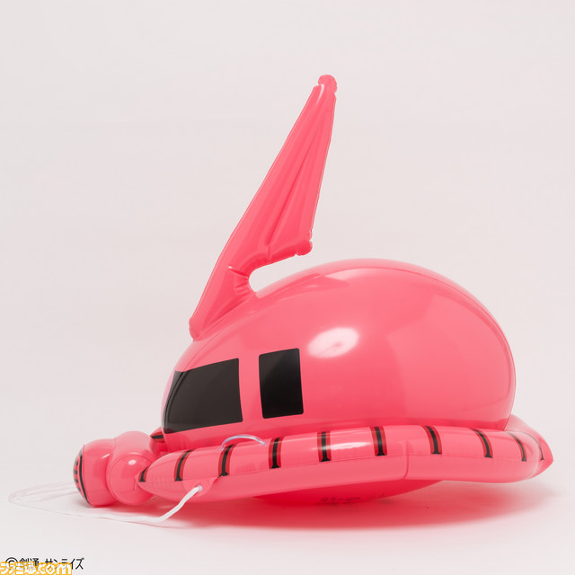 海やプールにザク襲来! 『ガンダム』の“シャア専用ザク”と“量産型ザク”をイメージした約100cmの浮輪が登場!_12