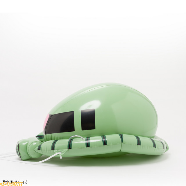 海やプールにザク襲来! 『ガンダム』の“シャア専用ザク”と“量産型ザク”をイメージした約100cmの浮輪が登場!_17