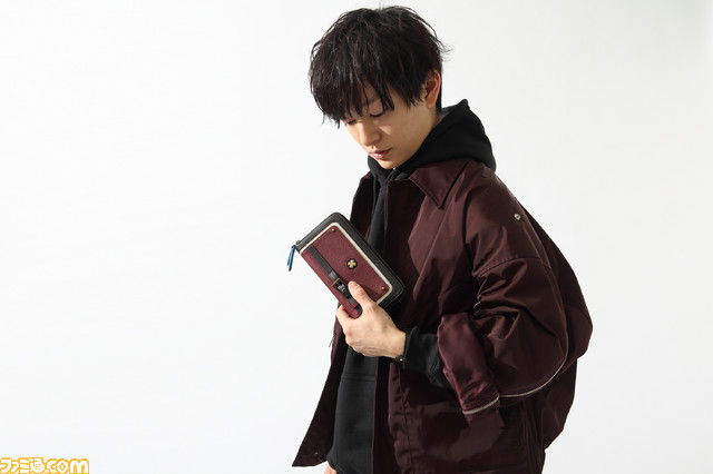 魔王の座を狙うには必須のアイテム!? 『魔界戦記ディスガイア』初代主人公・ラハールをイメージした腕時計、バッグ、⻑財布が登場_37