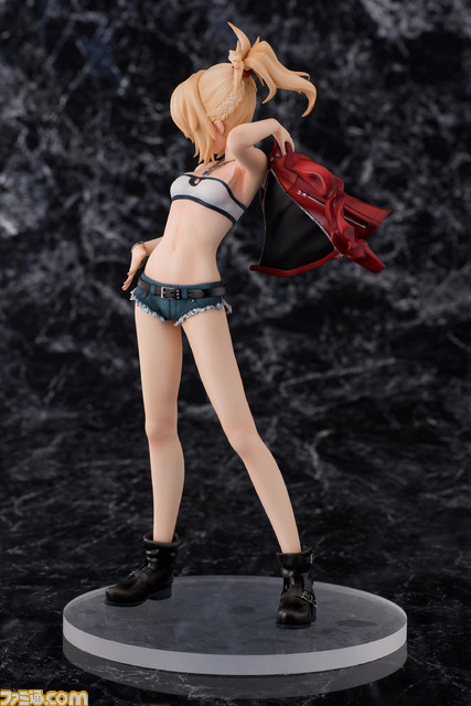 『Fate/Apocrypha』赤のセイバー・モードレッドのフィギュアが再販。美しい肢体を惜しげもなく晒した私服姿は、鍛えあげられた腹筋表現などにこだわり_03