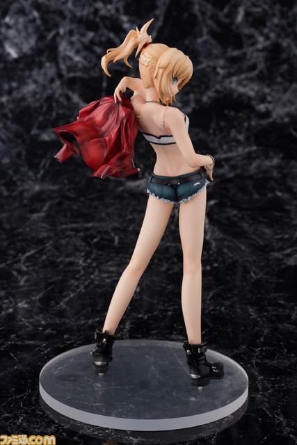 『Fate/Apocrypha』赤のセイバー・モードレッドのフィギュアが再販。美しい肢体を惜しげもなく晒した私服姿は、鍛えあげられた腹筋表現などにこだわり_04