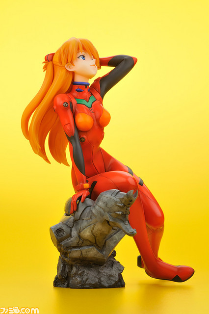 『ヱヴァンゲリヲン新劇場版』プラグスーツを着用したアスカのフィギュアが登場。髪をかきあげる仕草がかわいらしい_03