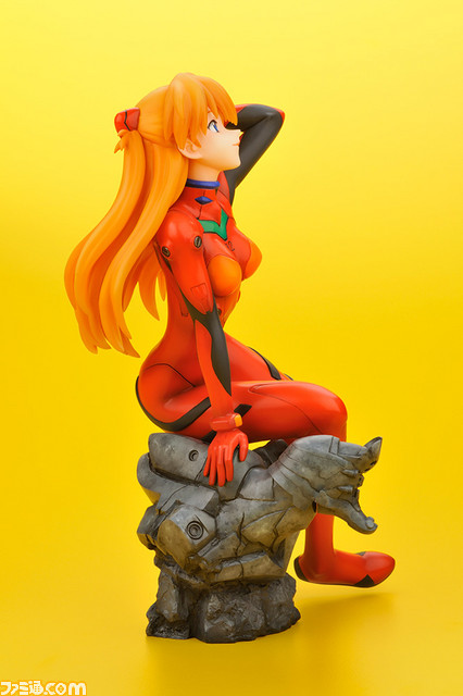 『ヱヴァンゲリヲン新劇場版』プラグスーツを着用したアスカのフィギュアが登場。髪をかきあげる仕草がかわいらしい_05