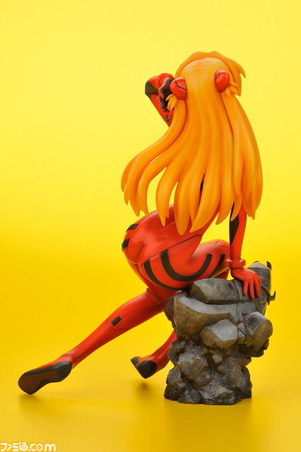 『ヱヴァンゲリヲン新劇場版』プラグスーツを着用したアスカのフィギュアが登場。髪をかきあげる仕草がかわいらしい_04