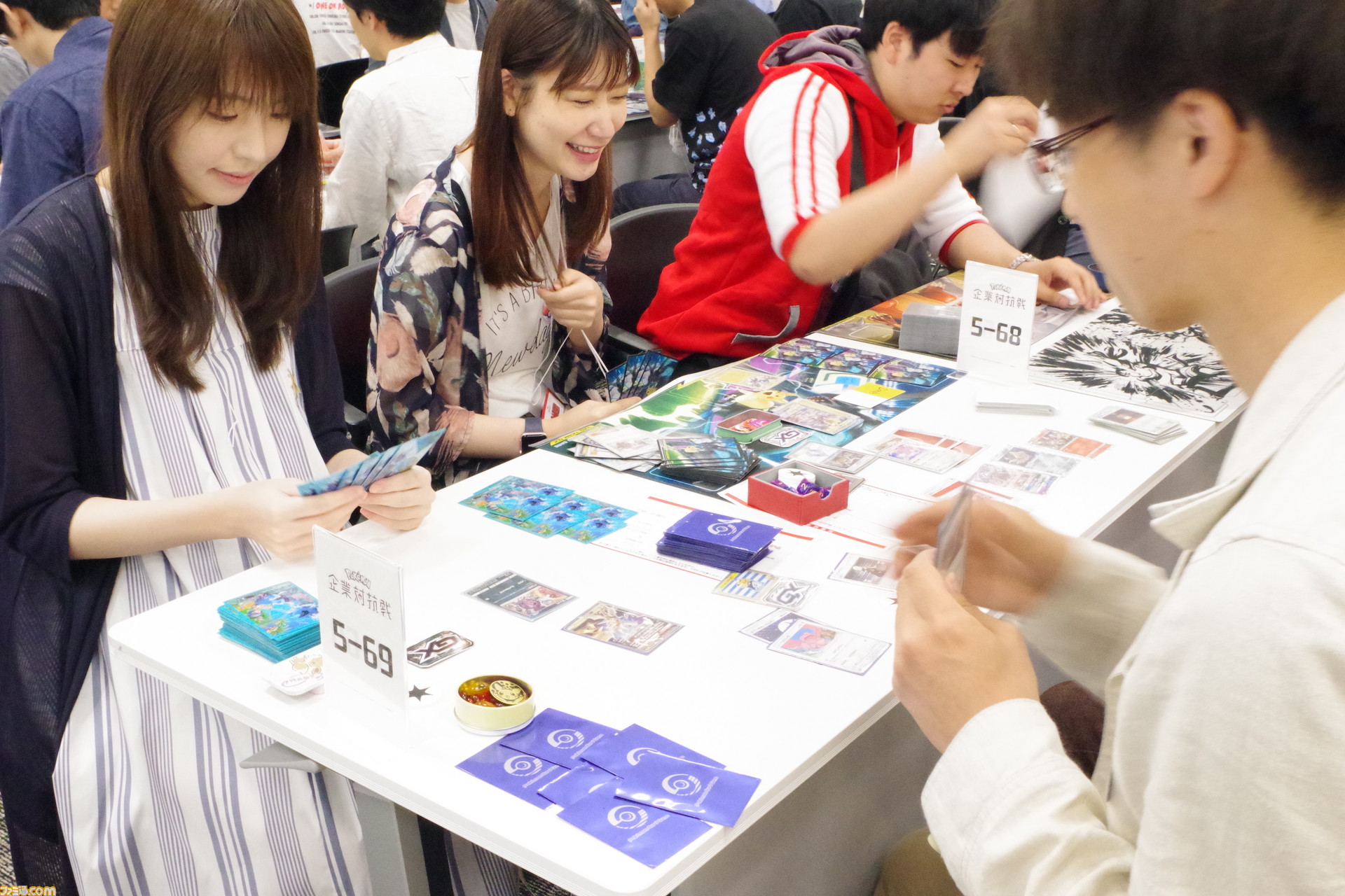 特許庁まで参戦した第2回ポケモン企業対抗戦をリポート 参加企業1社 400人超の社会人の参戦で大盛り上がり ファミ通 Com 特許庁まで参戦した第2回ポケモン企業対抗戦をリポート 参加企業1社 400人超の社会人の参戦で大盛り上がり ファミ通 Com