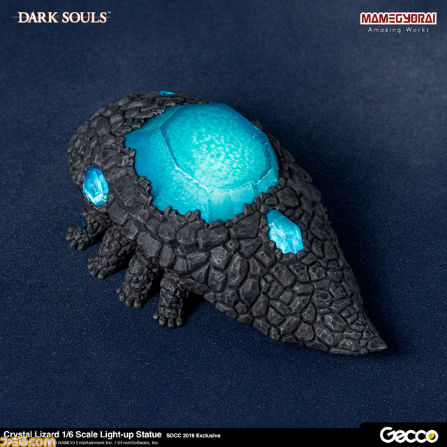 『DARK SOULS』シリーズの“石守(結晶トカゲ)”がスタチューとなって登場! LEDギミック搭載により青く輝くこだわりの逸品_12