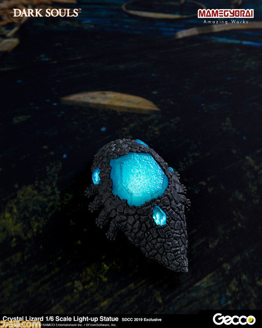 『DARK SOULS』シリーズの“石守(結晶トカゲ)”がスタチューとなって登場! LEDギミック搭載により青く輝くこだわりの逸品_06