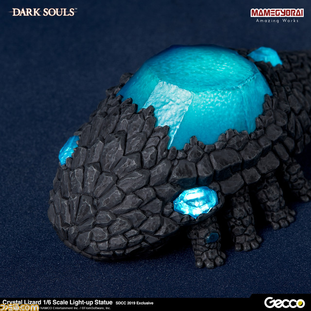 『DARK SOULS』シリーズの“石守(結晶トカゲ)”がスタチューとなって登場! LEDギミック搭載により青く輝くこだわりの逸品_15
