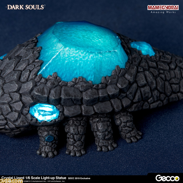 『DARK SOULS』シリーズの“石守(結晶トカゲ)”がスタチューとなって登場! LEDギミック搭載により青く輝くこだわりの逸品_18