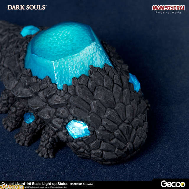 『DARK SOULS』シリーズの“石守(結晶トカゲ)”がスタチューとなって登場! LEDギミック搭載により青く輝くこだわりの逸品_16