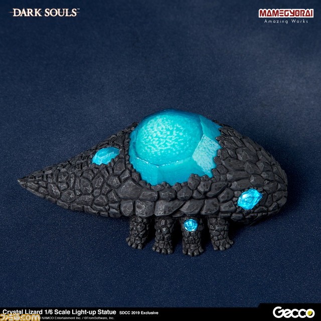 『DARK SOULS』シリーズの“石守(結晶トカゲ)”がスタチューとなって登場! LEDギミック搭載により青く輝くこだわりの逸品_11
