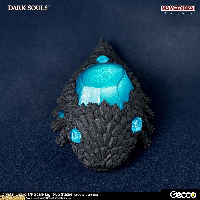 『DARK SOULS』シリーズの“石守(結晶トカゲ)”がスタチューとなって登場! LEDギミック搭載により青く輝くこだわりの逸品_21