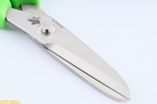 『エヴァンゲリオン』初号機と2号機モデルのハサミが登場！硬い素材も簡単に切れる驚異の切れ味_15