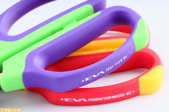 『エヴァンゲリオン』初号機と2号機モデルのハサミが登場！硬い素材も簡単に切れる驚異の切れ味_09