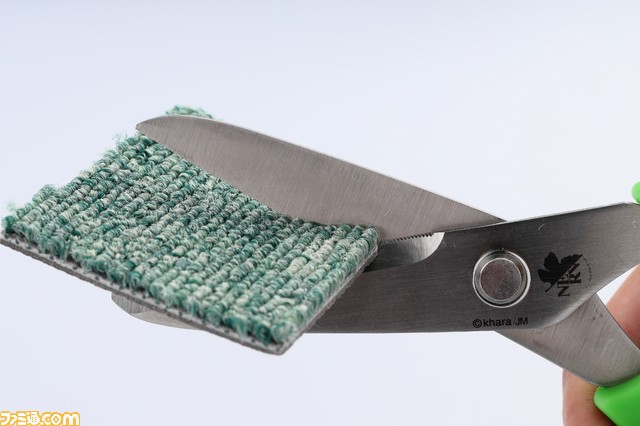 『エヴァンゲリオン』初号機と2号機モデルのハサミが登場！硬い素材も簡単に切れる驚異の切れ味_03