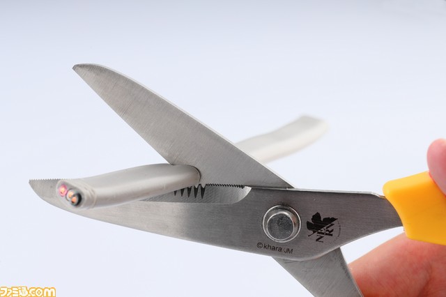 『エヴァンゲリオン』初号機と2号機モデルのハサミが登場！硬い素材も簡単に切れる驚異の切れ味_08