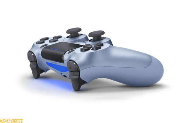 PS4ワイヤレスコントローラー“DUALSHOCK 4”に“チタン・ブルー”など4 