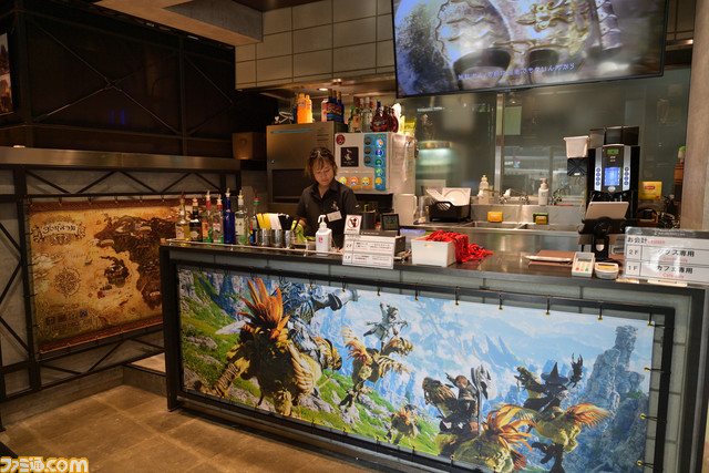 FF14』コラボ中のスクウェア・エニックスカフェでナマズオにかぶりつき 