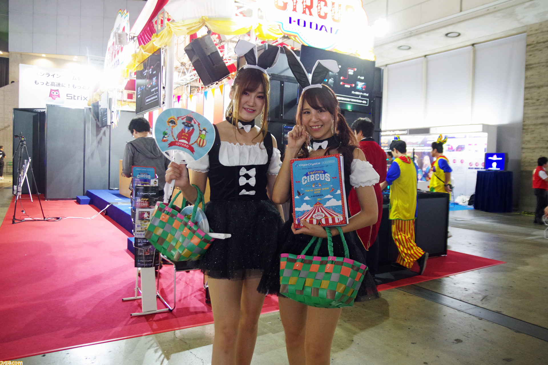 サーカスかと思ったらアイ オー データ機器でした プロチーム 父ノ背中 コラボ液晶ディスプレイやm 2 Ssdなど 発売前の製品を多数展示 Tgs19 ファミ通 Com