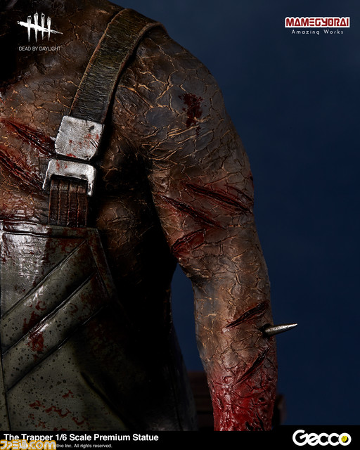 『Dead by Daylight』のトラッパーのスタチューがGeccoより発売決定! 世界観を身近に味わえるピンズとマグネットもお目見え_04