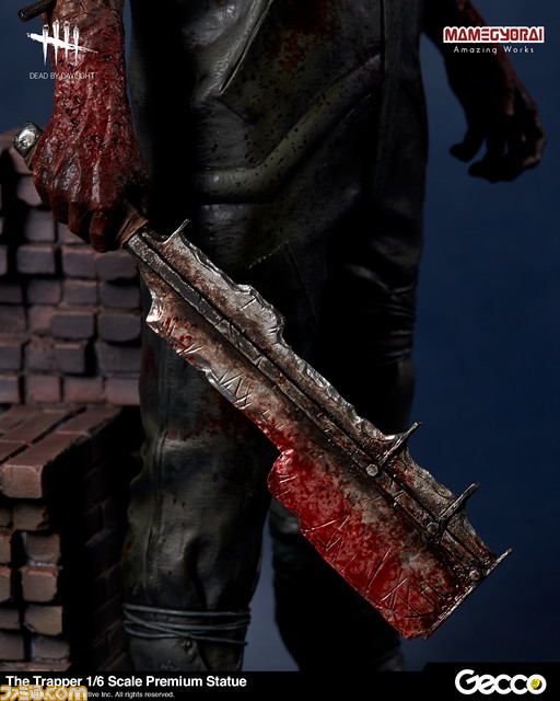 『Dead by Daylight』のトラッパーのスタチューがGeccoより発売決定! 世界観を身近に味わえるピンズとマグネットもお目見え_05