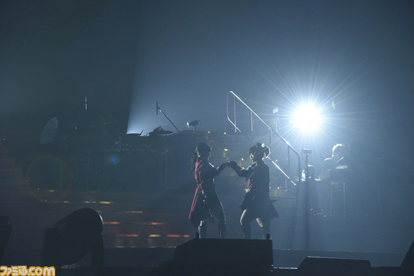 『アイマス シンデレラガールズ』7thライブ“Glowing Rock!”(大阪公演)1日目リポート。生バンド×キャスト陣による大迫力のステージは最高にロック!_04