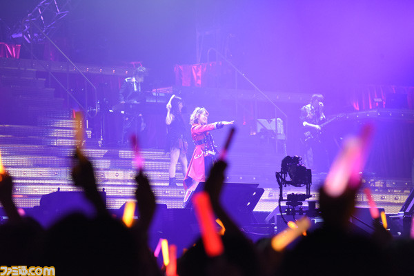 アイマス シンデレラガールズ 7thライブ Glowing Rock 大阪公演 1日目リポート 生バンド キャスト陣による大迫力のステージは最高にロック ファミ通 Com