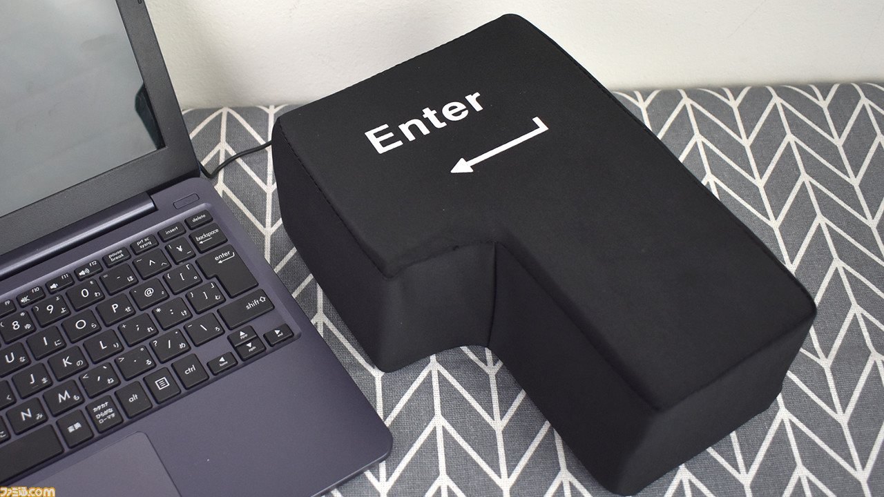 Enterキーを思いっきり叩きたい その願い Big Enter クッション型usbエンターキー が叶えます ゲーム エンタメ最新情報のファミ通 Com