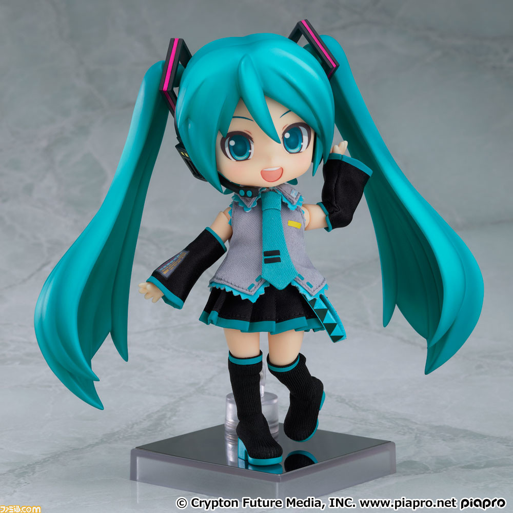 初音ミクが豊富な可動を楽しめる“ねんどろいどどーる”となって