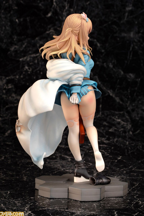 ドルフロ』“スオミ KP-31”の1/7スケールフィギュアが再登場。被弾 ドルフロ』“スオミ KP-31”の1/7スケールフィギュアが再登場。被弾