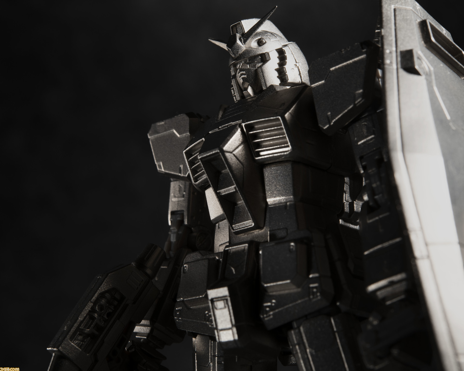 ガンプラ40周年の集大成】ガンダムの装甲材に使用されている