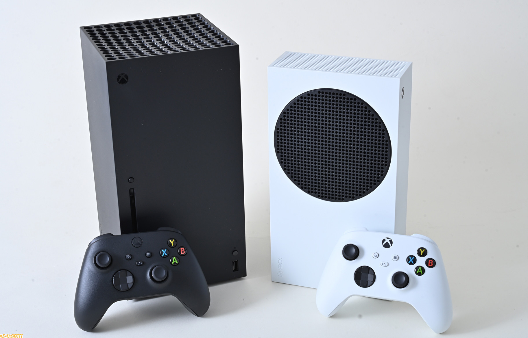 Xbox Series X/S開封レビュー。シンプルな収納でセットも楽々、Sの