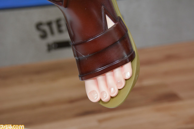 『ライザのアトリエ2』等身大ライザフィギュア(ライザ2Ver.)初公開! 伊織もえさん「タイツの透け感がすばらしい。タイツ好きにしかできないです!」