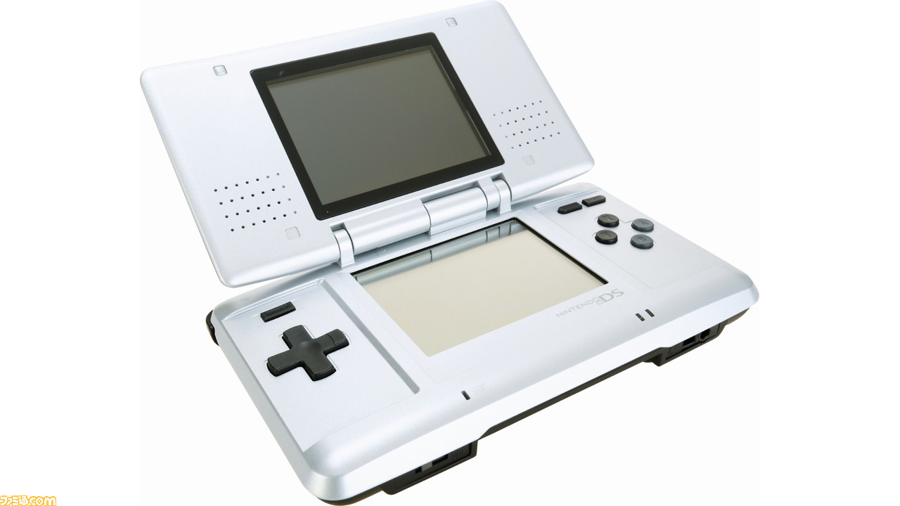 ニンテンドーDSが発売された日。ふたつの液晶画面とタッチスクリーン  
