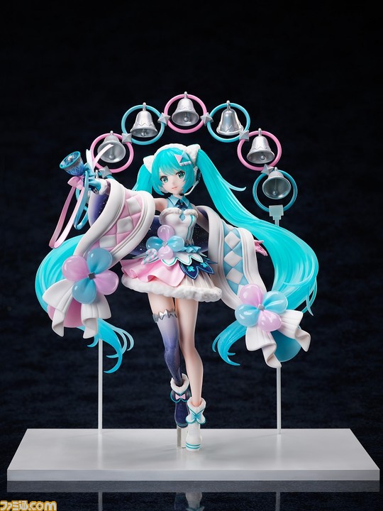 初音ミク「マジカルミライ 2017」Ver. 1/7 完成品フィギュア ...