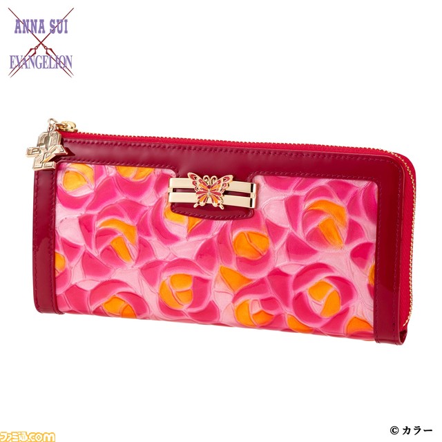 エヴァンゲリオン とファッションブランド Anna Sui がコラボ 蝶と薔薇をデザインに取り入れたバッグやtシャツなど全12アイテム 眼帯アスカはネコポーチに ファミ通 Com エヴァンゲリオン とファッションブランド Anna Sui がコラボ 蝶と薔薇をデザインに取り入れたバッグやtシャツなど全12アイテム 眼帯アスカはネコポーチに ファミ通 Com