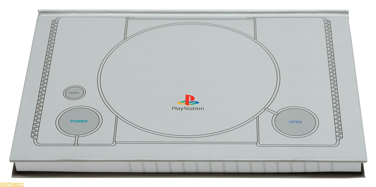 初代ps プレイステーション 型のa5サイズノートが3月19日発売 プレイステーション シェイプスロゴ がノート部分の隅にデザイン ファミ通 Com