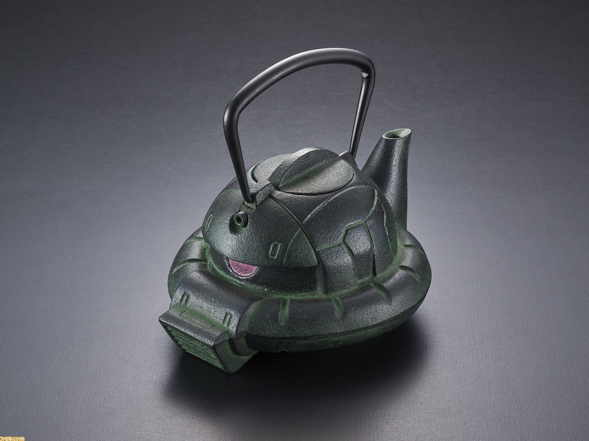 今ならほぼ即納！ ザクの頭部がモチーフの“鉄瓶ZAKU（GREEN）”が登場。茶具のほか その他