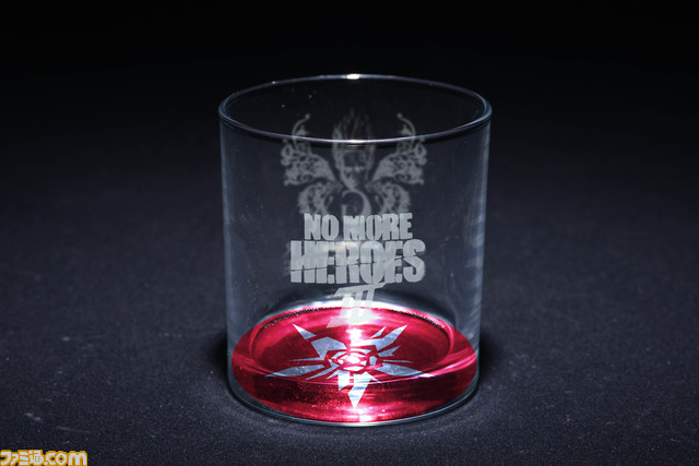 『ノーモア★ヒーローズ3』ファミ通DXパックのグッズデザインが公開。Tシャツ、ロックグラスなどイカしたラインアップ