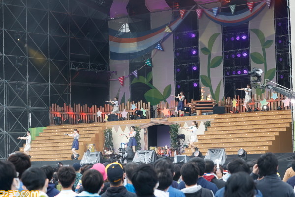 『アイマス ミリオンライブ!』7thライブ公演1日目リポート。1年越しに実現した初の野外単独公演でアツく燃え上がる