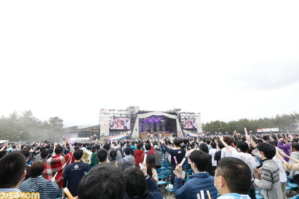 『アイマス ミリオンライブ!』7thライブ公演1日目リポート。1年越しに実現した初の野外単独公演でアツく燃え上がる