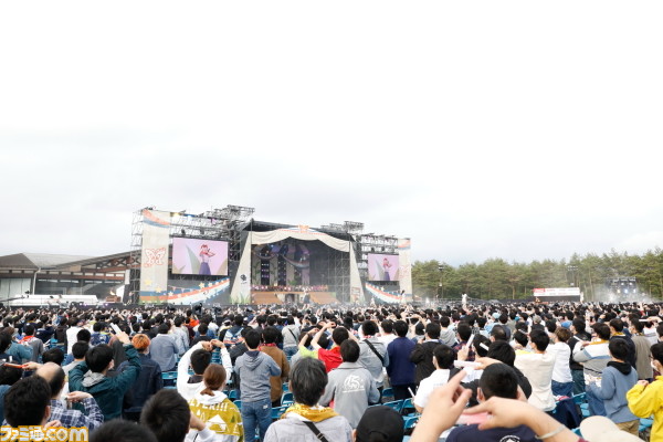 『アイマス ミリオンライブ!』7thライブ公演1日目リポート。1年越しに実現した初の野外単独公演でアツく燃え上がる